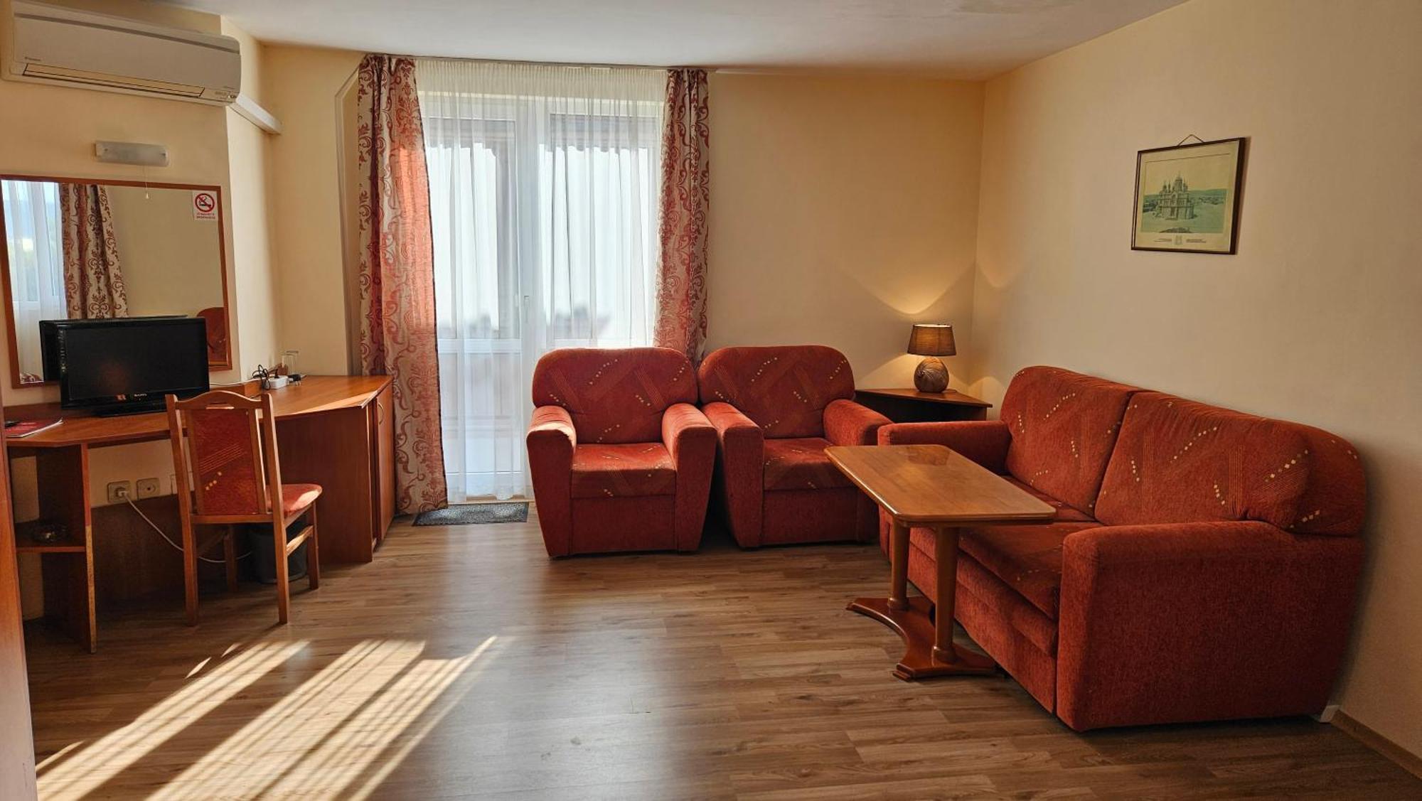 Caprice Family Hotel Varna Bagian luar foto