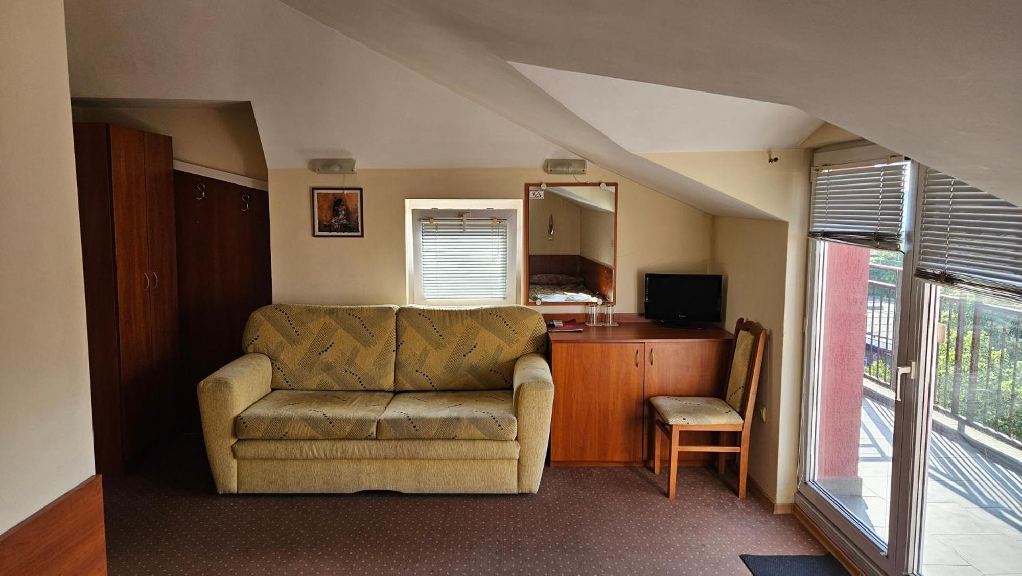 Caprice Family Hotel Varna Bagian luar foto