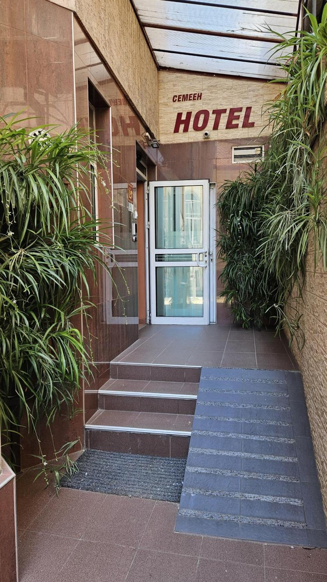 Caprice Family Hotel Varna Bagian luar foto
