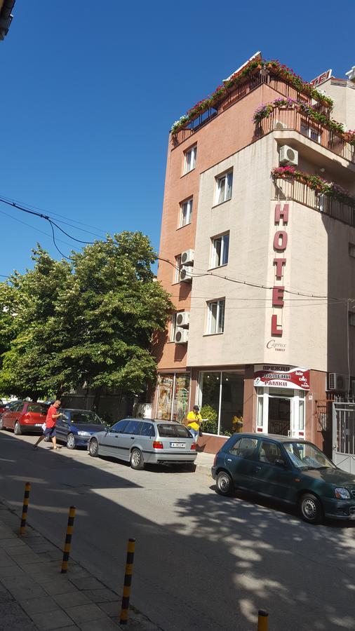 Caprice Family Hotel Varna Bagian luar foto